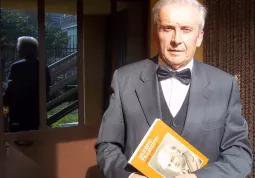 Giangi Giordano con il libro 